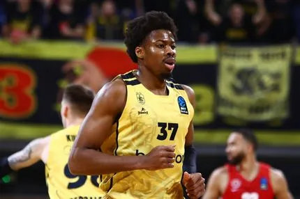 Αυτά έκανε ο Κώστας Αντετοκούνμπο στο ντεμπούτο του με τον Άρη Betsson