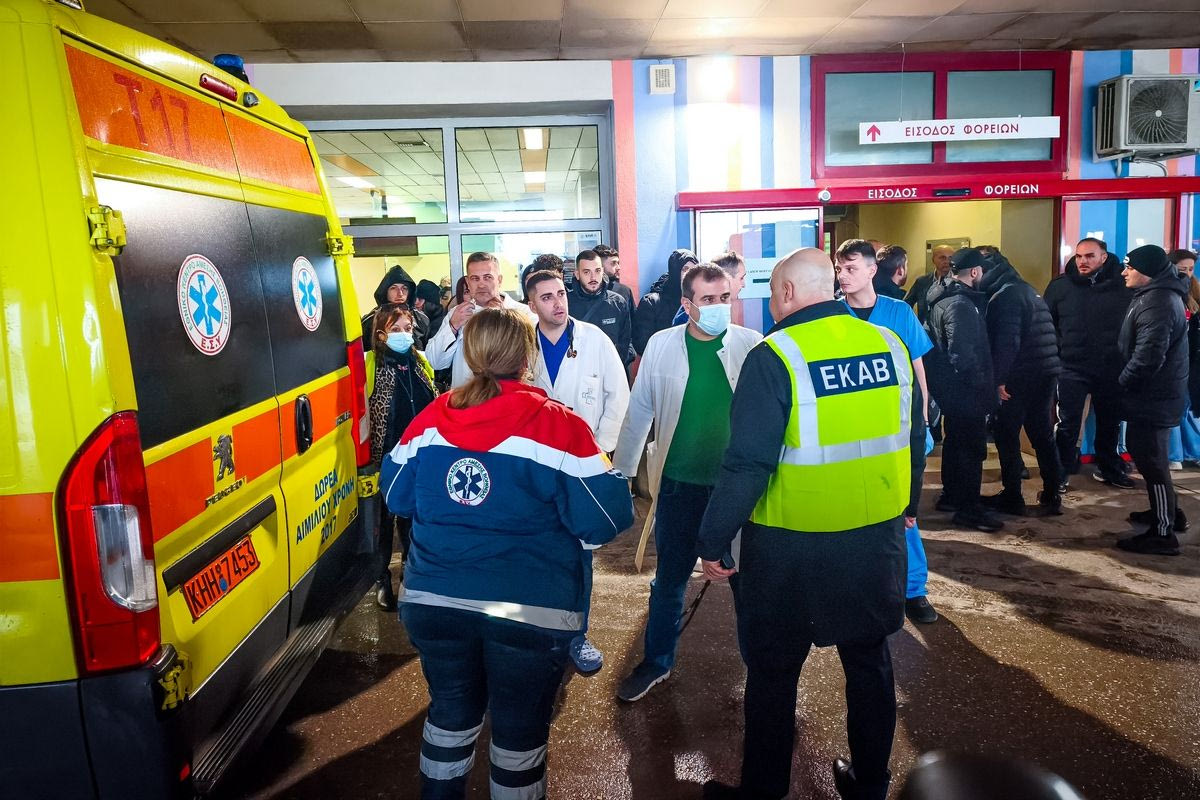 Ασθενοφόρο στο "Παπαγεωργίου"