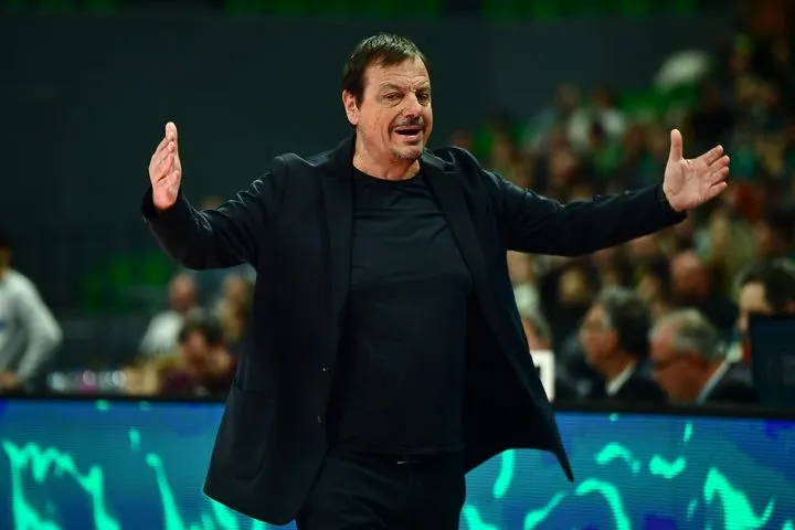 Αταμάν: “Να συγχαρώ τον Ολυμπιακό που κέρδισε με 40 πόντους, αν είσαι μεγάλη ομάδα, παίζεις όπως εκείνος και στο πρωτάθλημα”