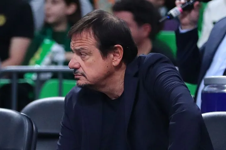 Ο Αταμάν άλλαξε όλη την πεντάδα μετά από 3 λεπτά αγώνα