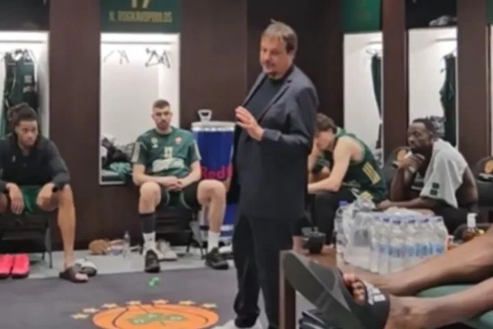 Η ομιλία του Αταμάν στα αποδυτήρια του Παναθηναϊκού AKTOR: “Κερδίσατε το παιχνίδι με την άμυνα, αύριο ρεπό”