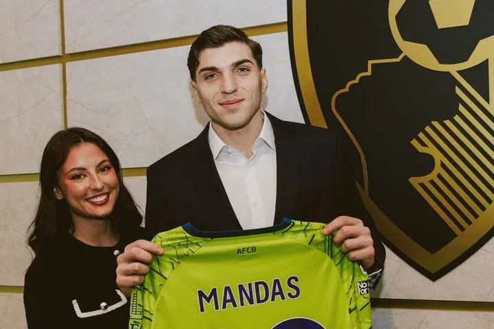 Χρήστος Μανδάς: Το τρυφερό VIDEO της συντρόφου του για το νέο του ξεκίνημα στην Μπόρνμουθ