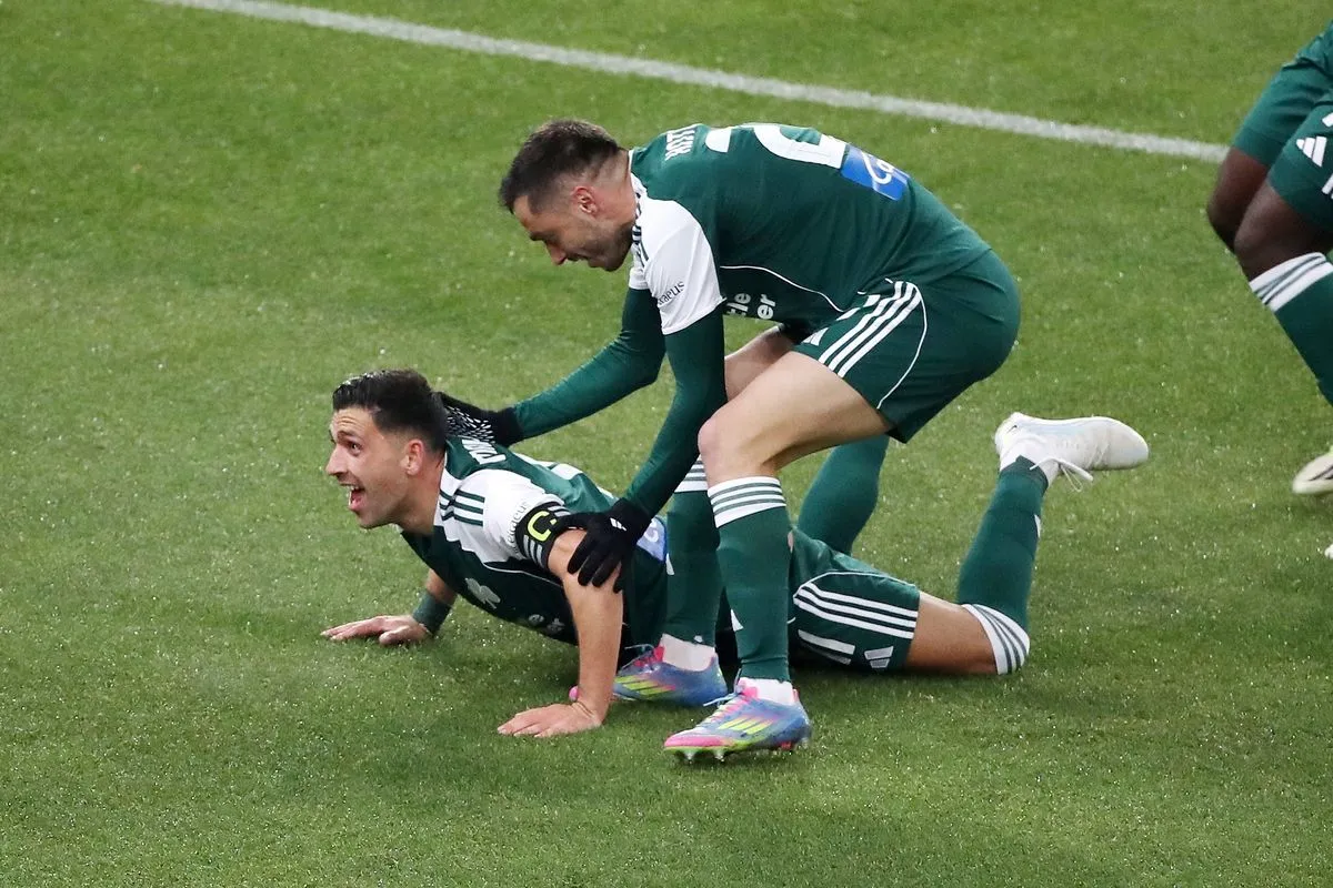 Ο Μπακασέτας με βολίδα εκτός περιοχής άνοιξε το σκορ για τον Παναθηναϊκό στο ΟΑΚΑ