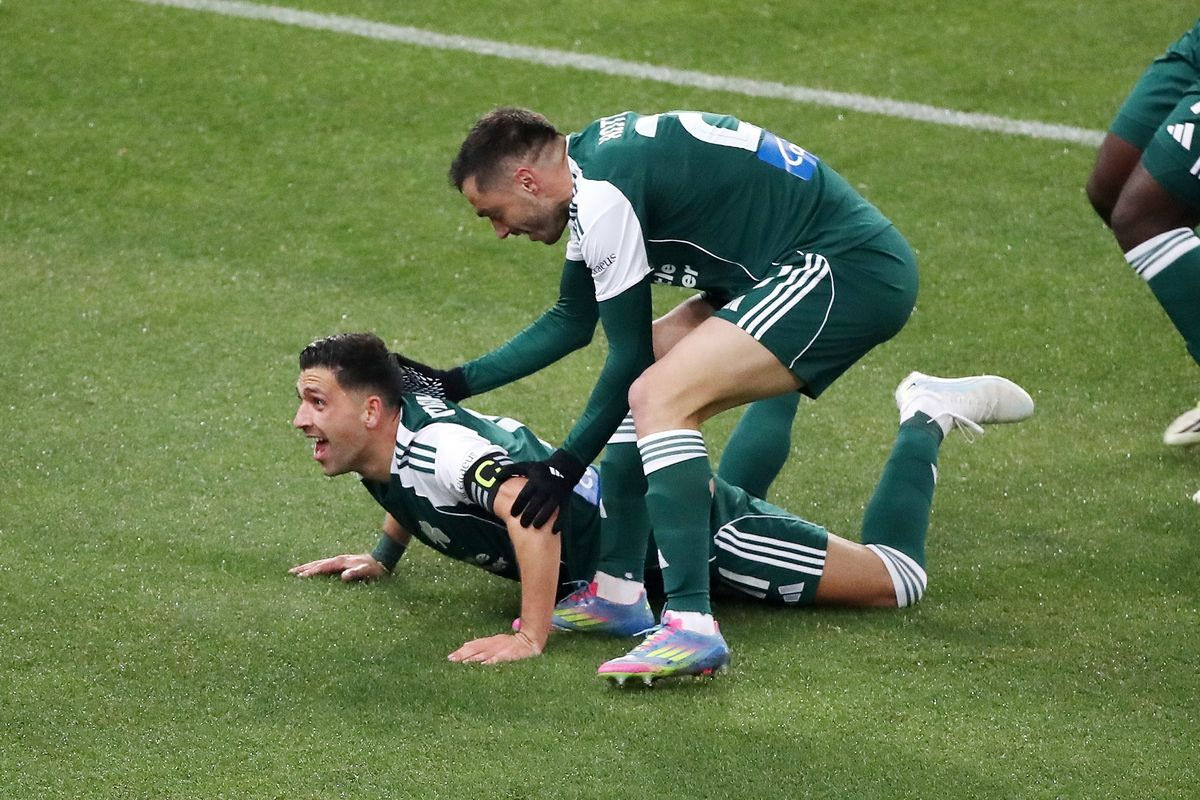 Ο Μπακασέτας με βολίδα εκτός περιοχής άνοιξε το σκορ για τον Παναθηναϊκό στο ΟΑΚΑ