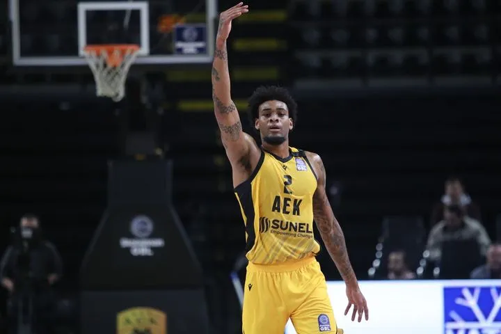 ΑΕΚ – Κολοσσός 96-83: Μπράουν και Νάναλι οδήγησαν την Ένωση στο ντεμπούτο τους στη Stoiximan GBL