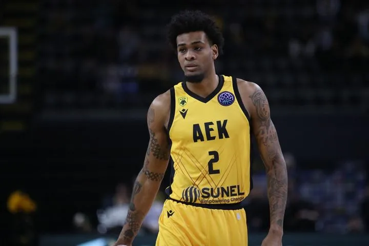 Ο Γκρεγκ Μπράουν εξήγησε στο SPORT24 ότι δεν άκουγε Μπάρτλεϊ και Λεκαβίτσιους από τον θόρυβο της SUNEL Arena