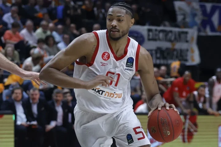 Φαβορί η Dubai BC για την απόκτηση του Καμπόκλο