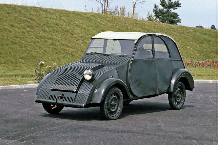 Retromobile 2026: H Citroen θυμίζει προς πάσα κατεύθυνση το ρόλο της στην παγκόσμια αυτοκίνηση