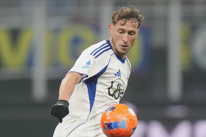 Kόμο – Μπολόνια 1-1: Η ομάδα του Δουβίκα πήρε τον πόντο στο 90+4′, επεισόδια πριν από το παιχνίδι