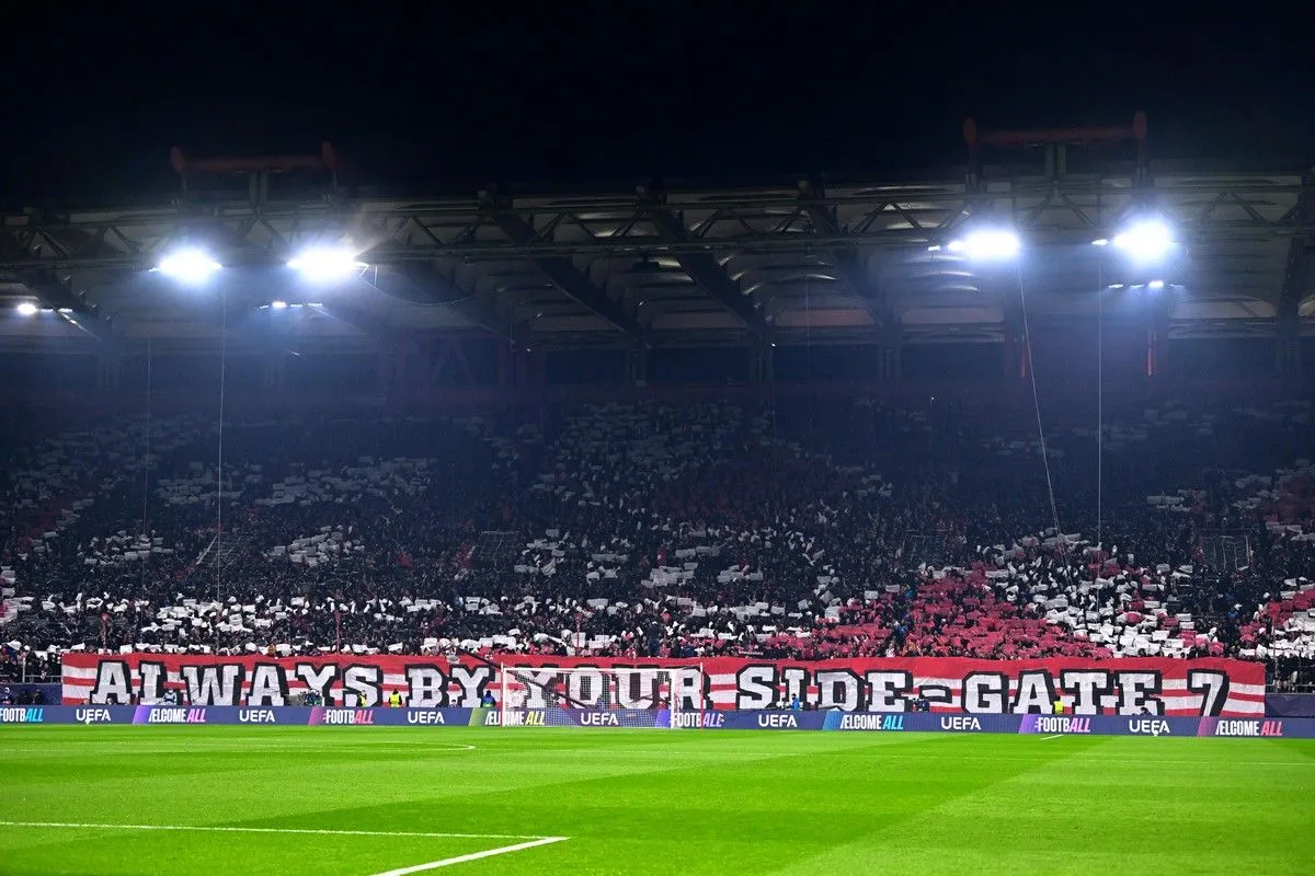 Ολυμπιακός - Λεβερκούζεν: Το εντυπωσιακό κορεό των φίλων των ερυθρόλευκων