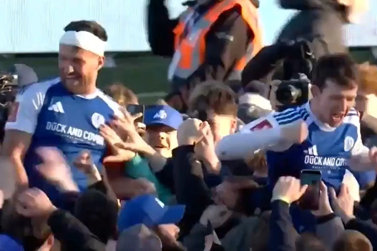 Απίθανο: Η Μάκλσφιλντ της 6ης κατηγορίας πέταξε εκτός Κυπέλλου της κάτοχο του τροπάιο Κρίσταλ Πάλας!