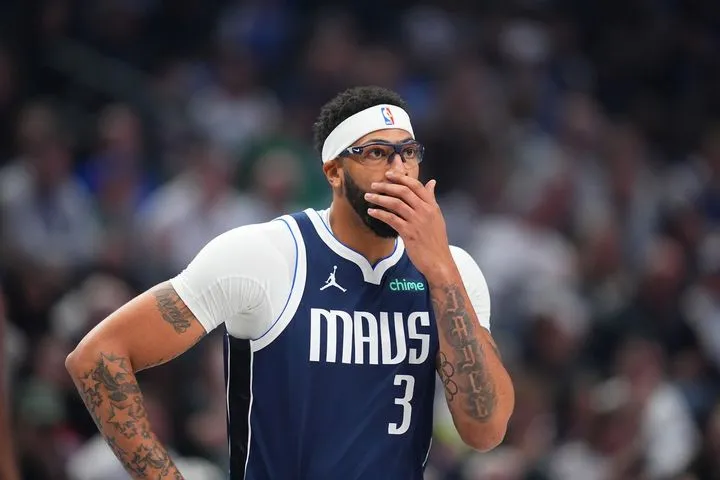 NBA: Οι Μάβερικς αποφάσισαν να ανταλλάξουν τον Ντέιβις, μπαίνει στο χειρουργείο και μένει εκτός για μήνες ο έμπειρος ψηλός