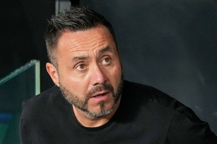 Ντε Τζέρμπι: “Σε 13 χρόνια προπονητικής καριέρας δεν έχω ξαναδεί κάτι τέτοιο, τώρα ας το βουλώσουμε”