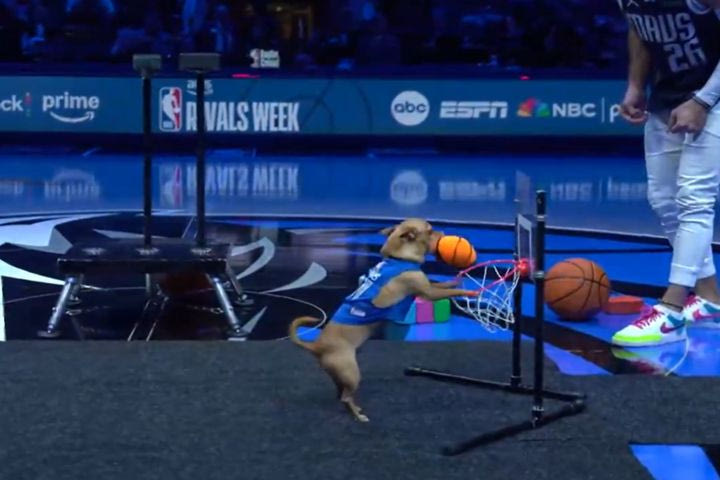 NBA: Το εντυπωσιακό κάρφωμα του “Σκούμπι” στο Ντάλας