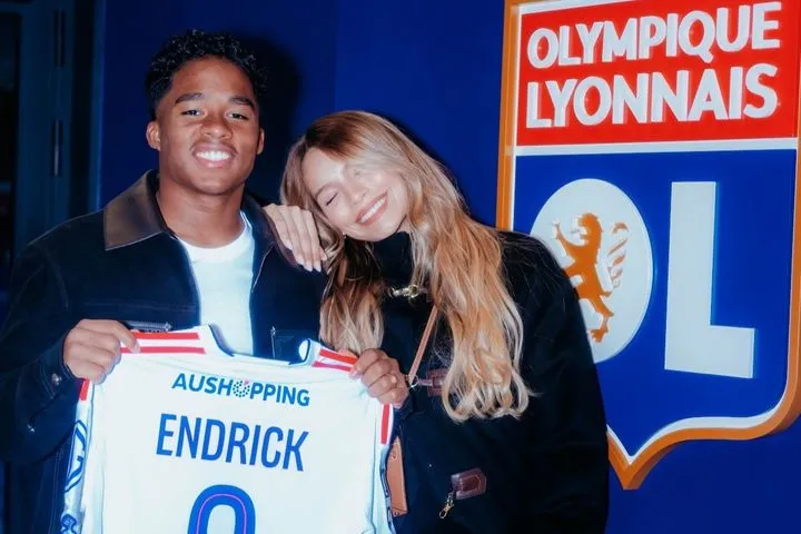 Η τρυφερή ανάρτηση της συζύγου του Έντρικ για το νέο ξεκίνημα του με τη φανέλα της Λιόν