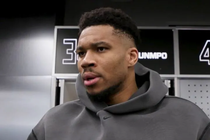 Αντετοκούνμπο: “Προπονητές μου λένε ότι πρέπει να είμαι ο μαύρος κύκνος, ίσως πρέπει να το κάνω περισσότερο”