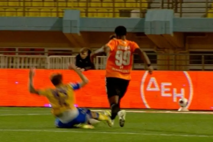 Ο Ισέκα κέρδισε πέναλτι και το εκτέλεσε για το 2-0 του ΟΦΗ