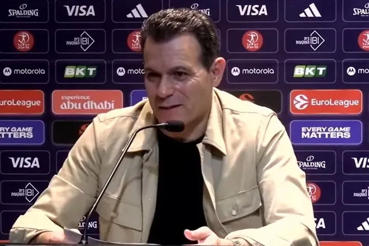 Ο ιδιοκτήτης της Χάποελ έκανε ερώτηση στον Ιτούδη στη συνέντευξη Τύπου: “Κόουτς μπορώ να ρωτήσω κάτι;”