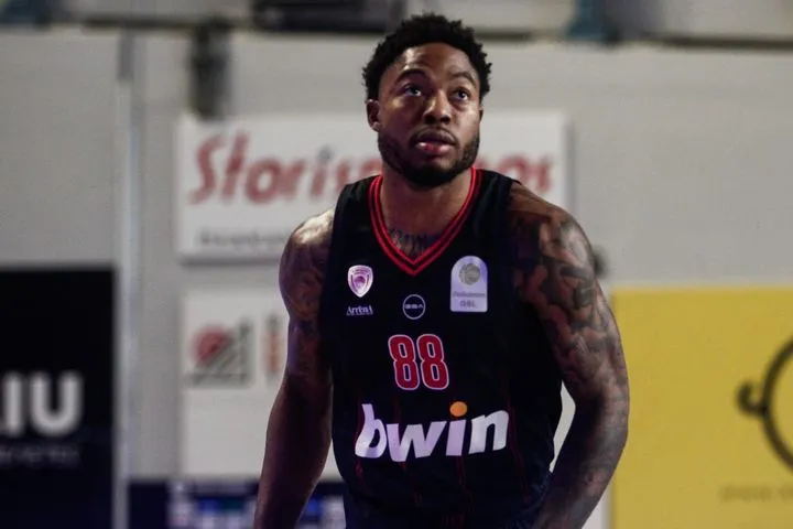 Αυτά έκανε ο Ταϊρίκ Τζόουνς στο ντεμπούτο του με τον Ολυμπιακό