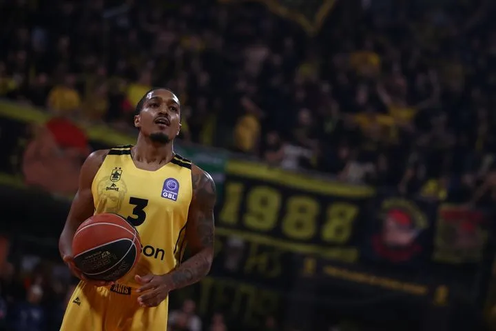 Οι 4/4 καθοριστικές βολές του Μπράις Τζόουνς στο φινάλε του ντέρμπι Άρης Betsson – Ηρακλής