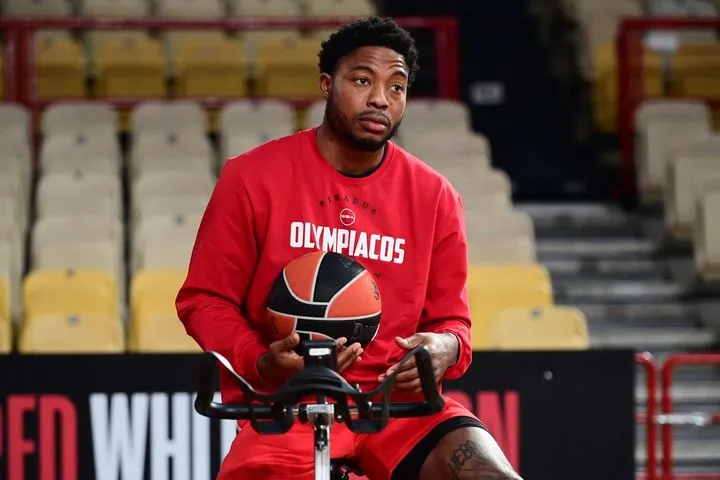 Ολυμπιακός: Τα VIDEOS του SPORT24 με τον Ταϊρίκ Τζόουνς να κάνει προπόνηση