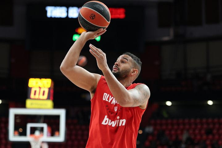 Ολυμπιακός – Μπαρτσελόνα: Το πρώτο ζέσταμα του Κόρι Τζόσεφ στο ΣΕΦ