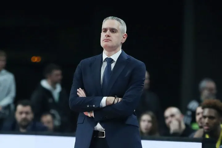 Αρμάνι – Βαρέζε 74-84: Ήττα σοκ για το Μιλάνο, τέλεια “ληστεία” για την ομάδα του Καστρίτη