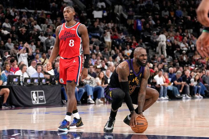 ΝΒΑ: Νικηφόρα βραδιά για Κλίπερς, Σπερς και Μπουλς, Λέοναρντ, Γουεμπανιαμά και Γουάιτ έκαναν τη διαφορά