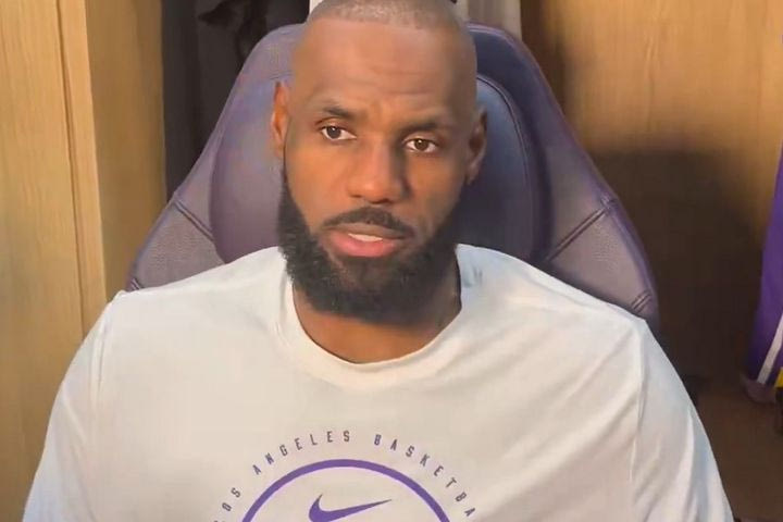 H απάντηση του ΛεMπρόν Τζέιμς στον Γιάννη Αντετοκούνμπο: “Είναι τιμή μου να παίζω κόντρα σε εκείνον”