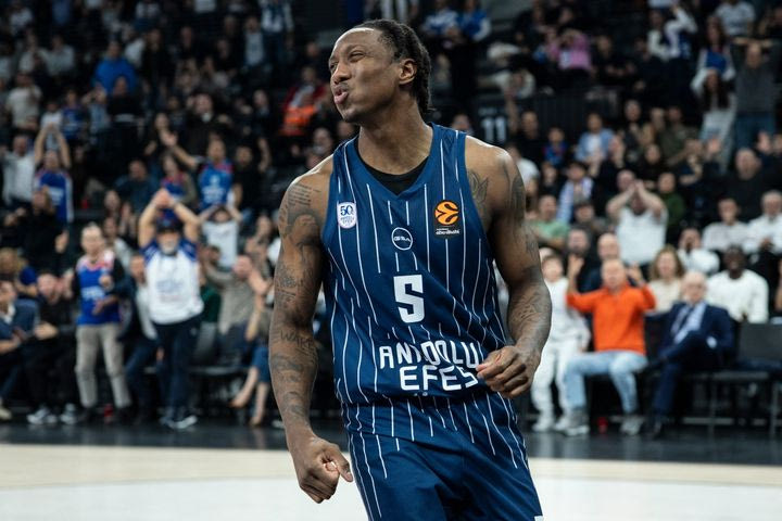 EuroLeague: Ο Σέιμπεν Λι εντυπωσίασε στο ντεμπούτο του με την Αναντολού Εφές στη διοργάνωση παρά την ήττα από την Παρί