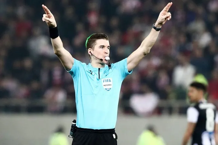 Άγιαξ – Ολυμπιακός: Αυτός είναι ο διαιτητής που θα σφυρίξει το κρίσιμο ματς