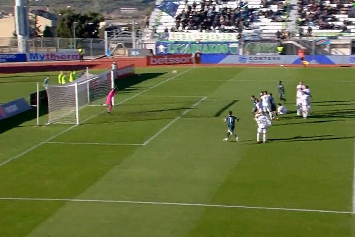 Με φοβερή εκτέλεση φάουλ ο Μάγκνουσον έδωσε προβάδισμα στον Λεβαδειακό