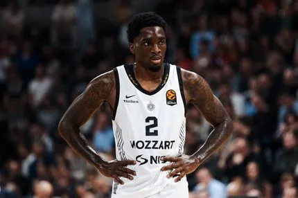 Παίκτες της Παρτίζαν βρίσκονται αποκλεισμένοι στο Ντουμπάι