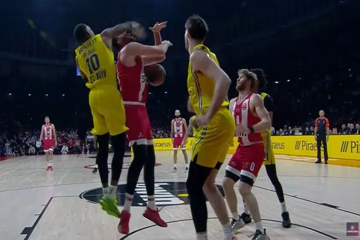 Το σοβαρό χτύπημα που δέχθηκε ο Μιλουτίνοβ στο κεφάλι και αποχώρησε για τα αποδυτήρια