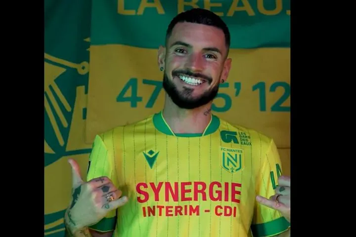 Ολυμπιακός: Επίσημος ο δανεισμός του Καμπελά στη Ναντ