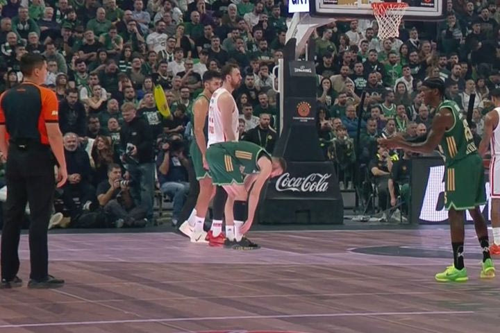 Παναθηναϊκός AKTOR – Ολυμπιακός: Ο Ναν χειροκρότησε τους διαιτητές και δέχθηκε τεχνική ποινή