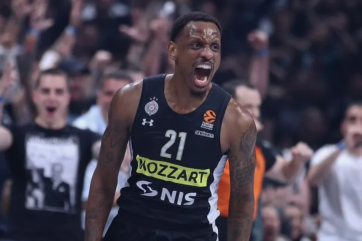 Νάναλι: Ένας ελεύθερος σκοπευτής με ηγετικές ικανότητες, στη διάθεση του Σάκοτα