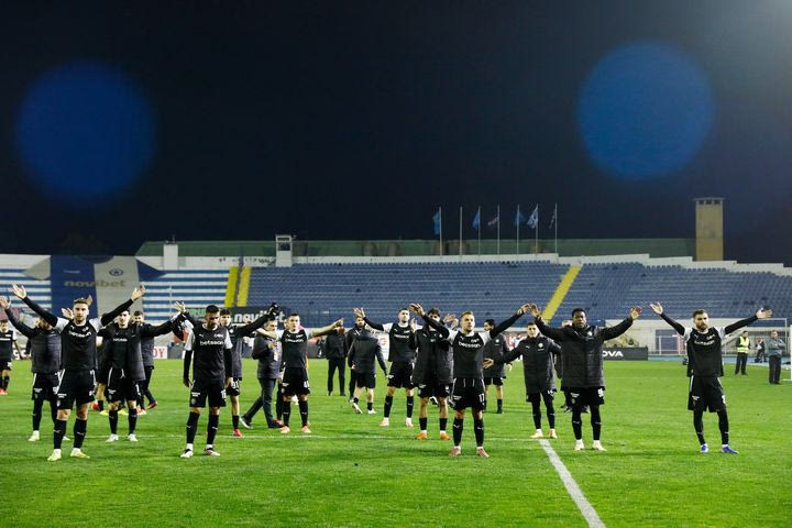ΟΦΗ: Οι παίκτες των Κρητικών πανηγύρισαν με τον κόσμο τους το διπλό στο Περιστέρι