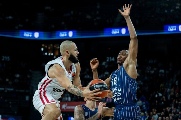 Έσπασε την κατάρα: Ο Ολυμπιακός νίκησε στην Πόλη την Εφές πρώτη φορά μετά το 2017