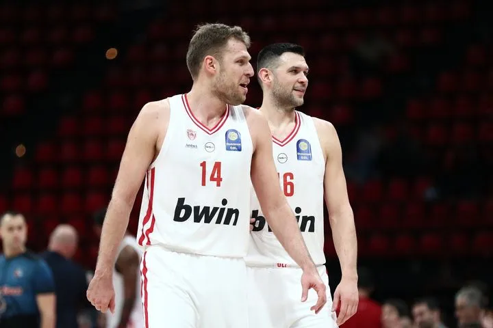 Stoiximan GBL: Το εκπληκτικό πρώτο δεκάλεπτο του Σάσα Βεζένκοβ κόντρα στο Μαρούσι, άχαστος ο σταρ του Ολυμπιακού