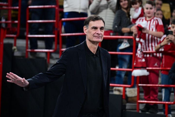 Ολυμπιακός – Μπάγερν: Η αποθέωση του Μπαρτζώκα και η στήριξη του κόσμου στον Μόρις στην παρακάμερα των ερυθρόλευκων