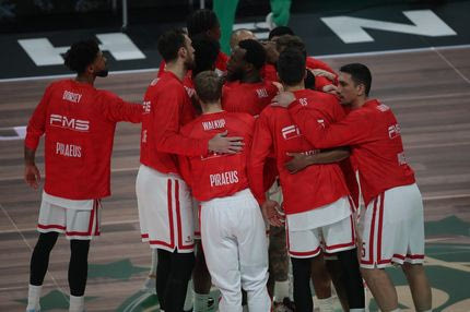 Κάτω από έντονες αποδοκιμασίες η είσοδος του Ολυμπιακού στο Telekom Center Athens