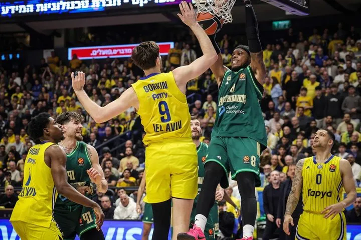 Οι δύο συνεργασίες του Σορτς με τον Χολμς που έδωσαν το προβάδισμα στον Παναθηναϊκό AKTOR στο τρίτο δεκάλεπτο