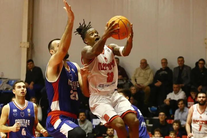 Πανερυθραϊκός – Πρωτέας Βούλας 79-75: Μεγάλη νίκη για τους γηπεδούχους με τον Καμάρα να πετυχαίνει 29 πόντους