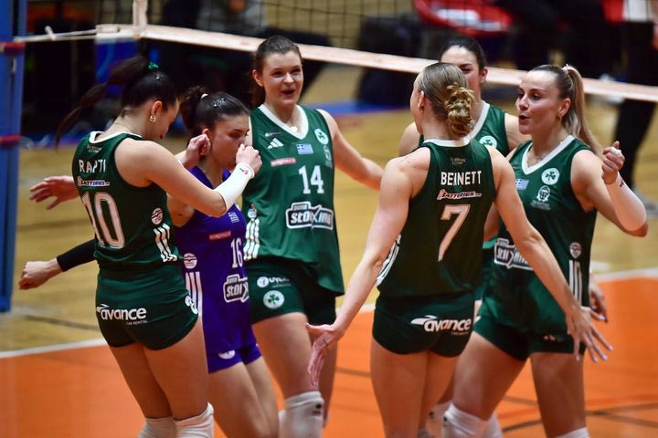 Volley League Γυναικών: Ο Παναθηναϊκός υπέταξε την ΑΕΚ με 3-0 και φιγουράρει στην κορυφή, ο Πανιώνιος Betsson πέρασε με ανατροπή από τη Σαντορίνη