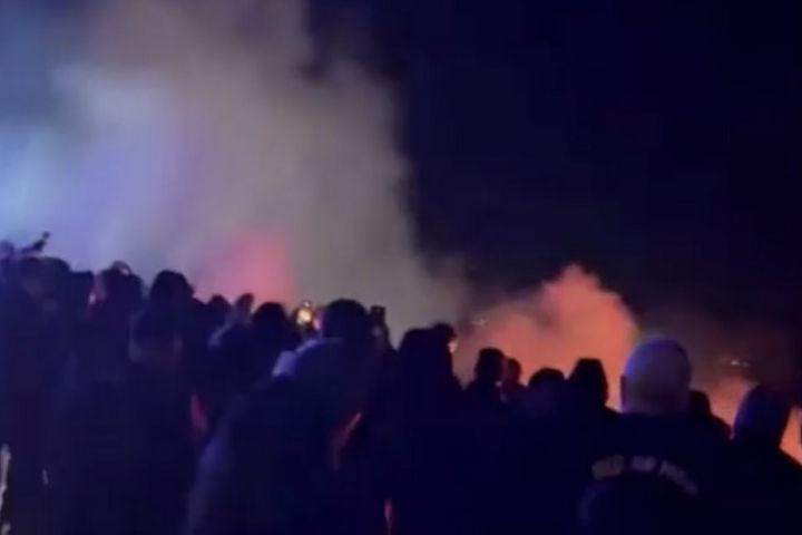 Οπαδοί ΠΑΟΚ, τροχαίο Ρουμανία: Φίλαθλοι του Δικεφάλου τραγουδούσαν συνθήματα στο σημείο του δυστυχήματος