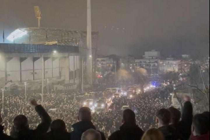Οπαδοί ΠΑΟΚ, τροχαίο Ρουμανία: Ράγισαν καρδιές στην Τούμπα από το σύνθημα για τα θύματα του Δικεφάλου σε Τέμπη και Ρουμανία