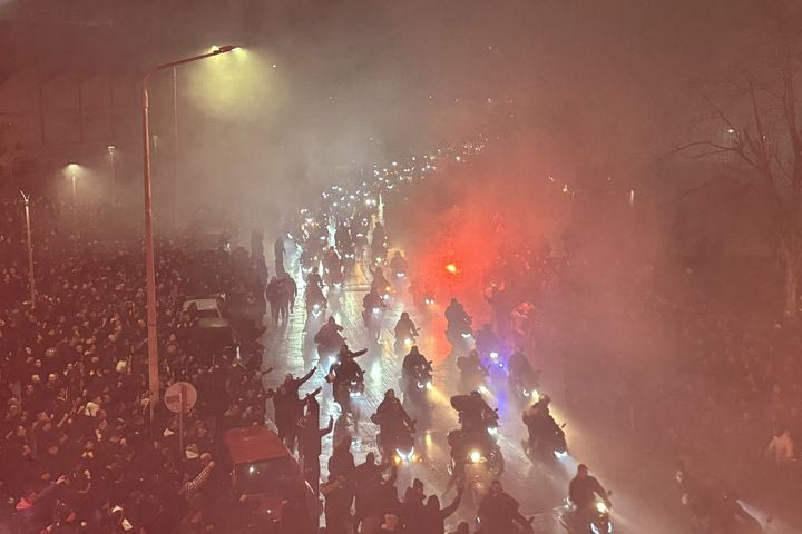 Η Θεσσαλονίκη πενθεί τους 7 αδικοχαμένους οπαδούς του ΠΑΟΚ – Συγκινητικές στιγμές σε “Μακεδονία” και Τούμπα