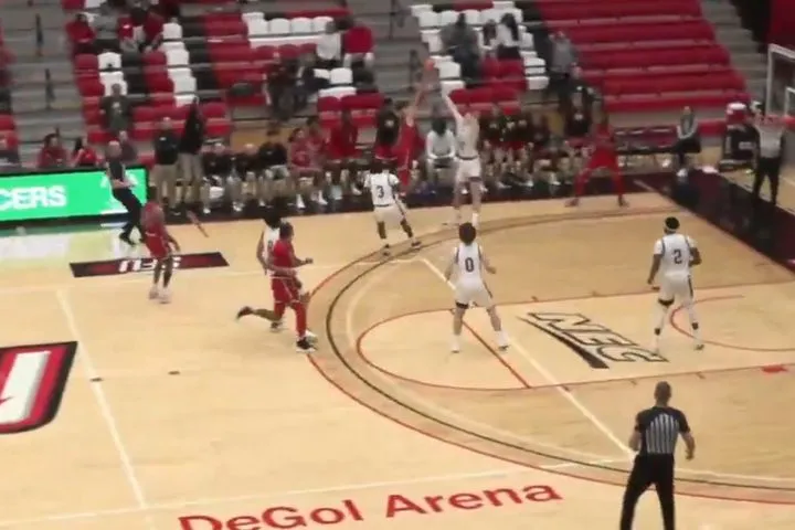 NCAA: Με buzzer beater τρίποντο του Παπαδάτου το Σεντ Φράνσις πήρε τη νίκη