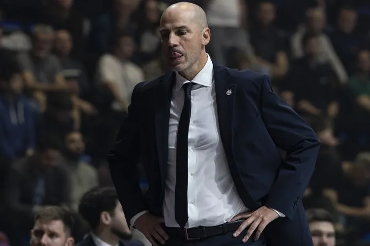 Πενιαρόγια μετά την 7η σερί ήττα της Παρτίζαν: “Δεν είχα παρόμοια στιγμή στην καριέρα μου, αλλά είναι τιμή να μένω εδώ”